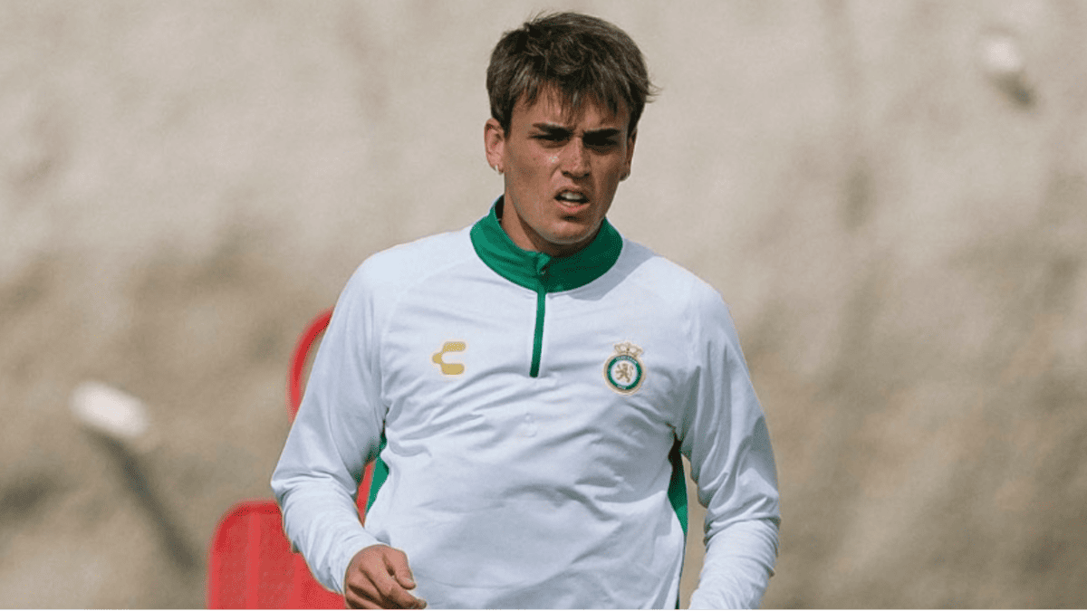 Valencia Inquires About León's Nicolás Fonseca Amid Squad Rebuild