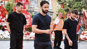 Bruno Fernandes, Ruben Amorim et Diogo Dalot ont déposé des fleurs au mémorial de Jota à Anfield