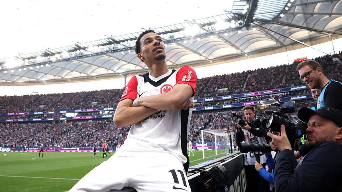 Newcastle hace oferta al Eintracht por el traspaso de Ekitike. Frankfurt quiere más