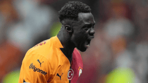 Como pousse pour Davinson Sánchez