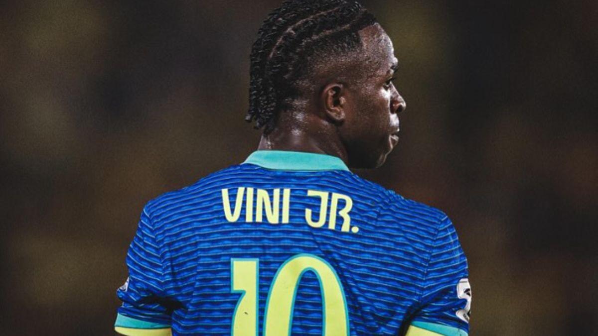 In a Ronaldinho jersey. Vinicius Junior shares new personal vacation photo