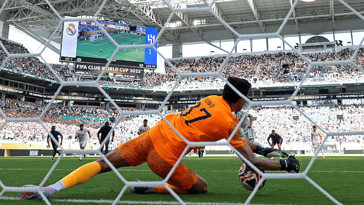 IFAB готовит изменения в правилах. Они касаются VAR и пенальти