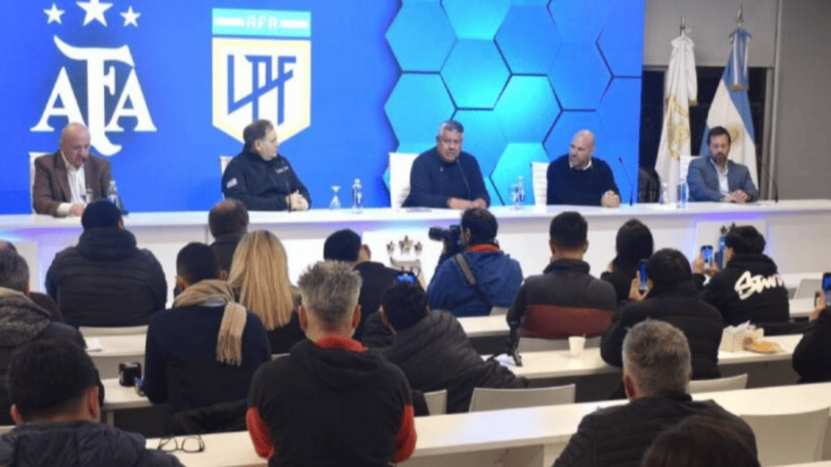 Away Fans to Return to Argentine Football in Historic Shift, Tapia Confirms
