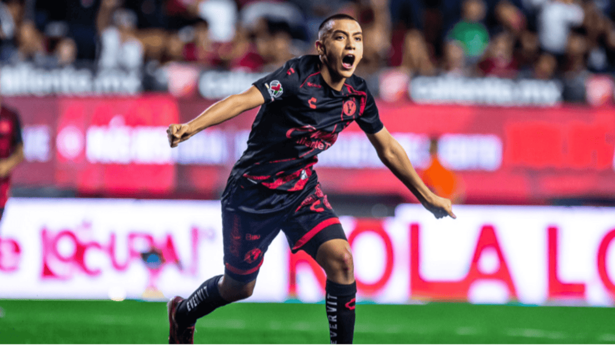 Abreu Cautious With Rising Star Gilberto Mora: “He’s the Man of the Moment, But We Must Protect Him”