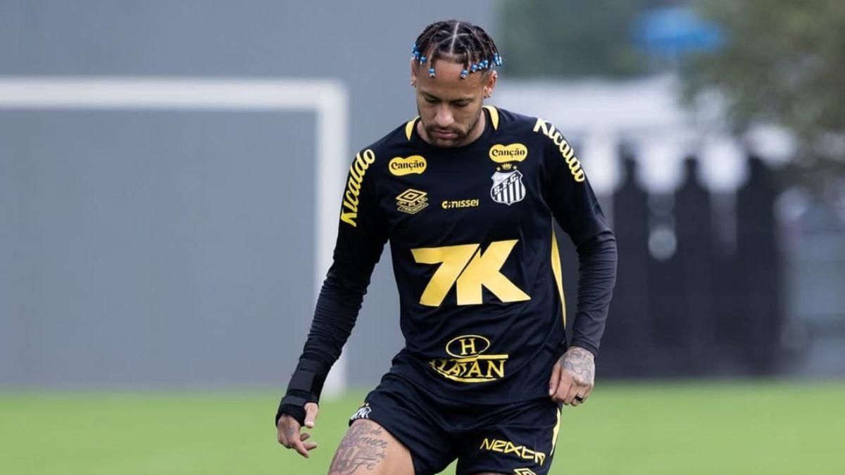 Work in full swing. Neymar shares another training day with Santos
