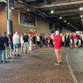 Des files d'attente énormes. Des milliers de fans de Manchester United n'ont pas pu entrer au stade à temps