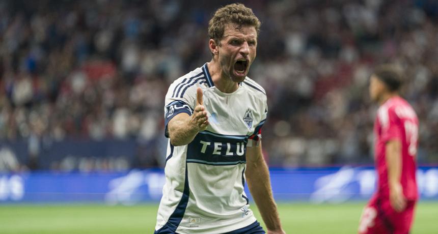  Thomas Muller reacts emotionally to the situation on the pitch