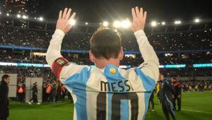 Leo Messi at the farewell ceremony after the match against Venezuela