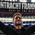 Kevin Trapp avec le logo de l'Eintracht Francfort