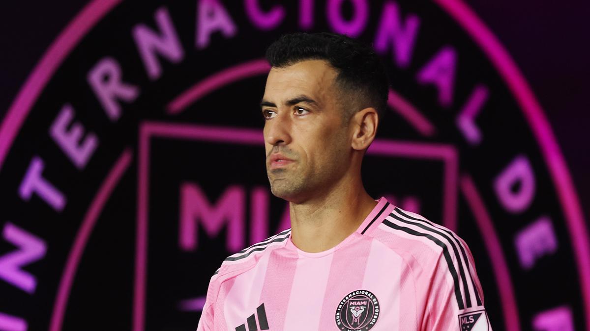 Sergio Busquets Barcelona football render - FootyRenders, image size:1200x675