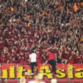 Les supporters du Galatasaray encouragent leur équipe lors de la Ligue des champions de l'UEFA 2025/26.