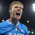  Rasmus Hojlund, du SSC Napoli, célèbre après avoir marqué le premier but de son équipe lors de la Ligue des champions de l'UEFA 2025/26.