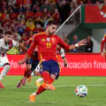 Ferran Torres, joueur espagnol, rate un penalty lors du match de qualification pour la Coupe du monde de football 2026 entre l'Espagne et la Géorgie.