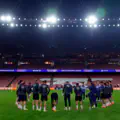 Tous les moyens sont bons ! Arsenal n’a pas laissé aux joueurs de l’Atlético la possibilité de prendre une douche après l’entraînement...