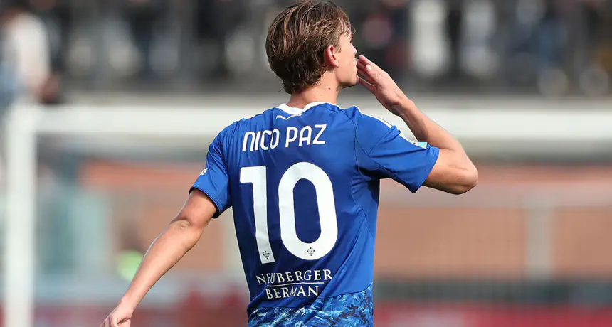 Nico Paz of Como 1907 celebrates after scoring their team's second goal during the Serie A match