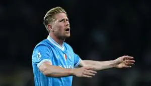 Unpleasant. De Bruyne scores a penalty and immediately leaves the pitch due to injury