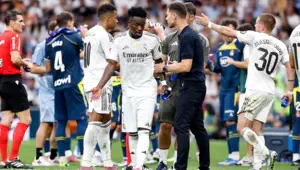 Vinícius lashes out at his coach! The exchange between the player and Xabi Alonso during the substitution revealed