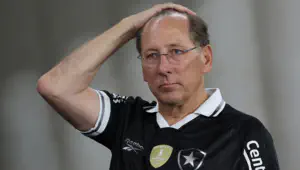 President of Botafogo John Textor looks on prior to the match between Botafogo and Corinthians