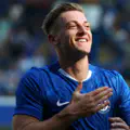 Liam Delap, joueur de Chelsea, célèbre le quatrième but marqué par son équipe lors d'un match amical de pré-saison.