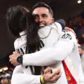 Une belle histoire ! Un supporter du Real demande sa petite amie en mariage pendant le match à Anfield