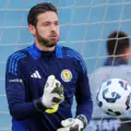 Craig Gordon, joueur écossais, s'échauffe avant le match de la Ligue A de la Ligue des nations de l'UEFA 2024/25.