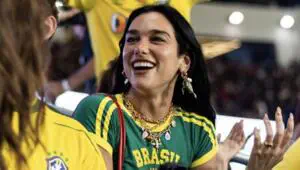 Une célébrité au stade ! Dua Lipa a assisté au légendaire derby "Fla-Flu"