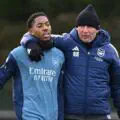 Sur fond d'intérêt de Chelsea. Arteta a bloqué un possible départ de Lewis-Skelly