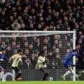 Chelsea prend l'avantage grâce à un but contre son camp de Koundé. Mais le but était-il valide ?