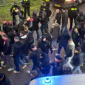 Les supporters de Stuttgart quittent les Pays-Bas avant le match après une attaque de la police