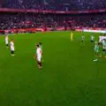 Le match entre Séville et le Betis interrompu. Que s'est-il passé ?