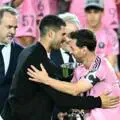 A star guest at the Inter Miami match. Carlos Alcaraz meets Messi and takes part in the trophy ceremony