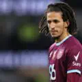 Le joueur de l'équipe nationale tunisienne Hannibal Mejbri sanctionné et suspendu pour avoir craché sur un supporter de Leeds