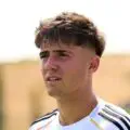 Nouveau nom ! Le jeune Valdepeñas, 19 ans, fait ses débuts dans le onze titulaire du Real