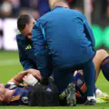Mon dieu ! Dan Burn a subi une fracture de la côte qui a perforé un poumon...