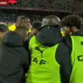 Attendez une seconde ! L'arbitre annule le but de Bafana Bafana après intervention de la VAR. Que se passe-t-il ?