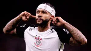Will he return to Europe? Corinthians haven't offered Depay a new contract