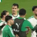 Les nerfs à vif. Une échauffourée éclate entre l'Algérie et le Nigeria après le coup de sifflet final. VIDÉO