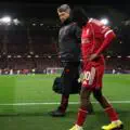 Another injury for the Dutchman! Frimpong sidelined in Liverpool's match against Qarabag as early as the 4th minute