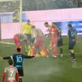 Épisode effrayant. Le gardien de Cremonese blessé par une fusée éclairante lors du match contre l’Inter