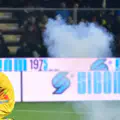 Fan who threw flare at Cremonese goalkeeper lost three fingers on his hand