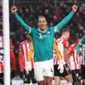 Van Dijk marque à nouveau et devient le défenseur le plus prolifique de l’histoire de Liverpool en Premier League