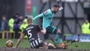 La FA Cup dans la boue. La pelouse de Blundell Park a éclipsé le match entre Grimsby et Wolverhampton
