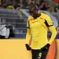 Serhou Guirassy rend hommage à un proche disparu après son but contre l’Atalanta Bergame