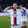 Le nouveau roi de l’Olympico ! Le jeune ailier lyonnais bat le record de Karim Benzema, resté intact des années