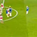 Un pas valériane vers le titre. Arsenal, en supériorité numérique, a failli perdre des points face à Chelsea dans les dernières minutes – un hors-jeu 