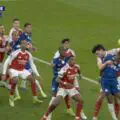 Équitable ? L'arbitre n'accorde pas de penalty contre Arsenal pour une main de Rice