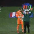 Débuts cauchemardesques. Le gardien de Tottenham de 22 ans remplacé à la 16e minute après avoir concédé deux buts en 16 minutes