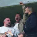 Le plus grand fan ! Mbappé exulte dans les tribunes après le triplé de Valverde