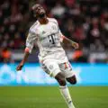 Brutalité injustifiée : Jackson expulsé pour un tacle violent lors du match Bayer - Bayern