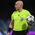 Avant le match de Ligue des champions Liverpool - Galatasaray, il a fallu changer d'arbitre en urgence. Quelle en est la raison ?
